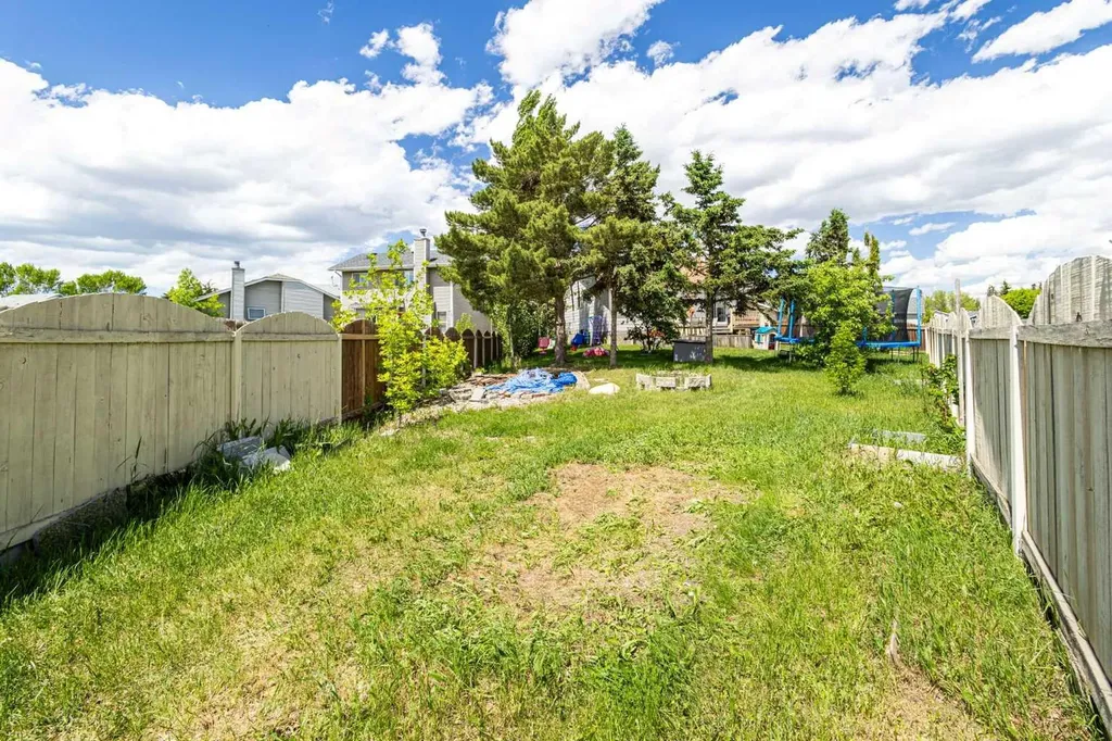 27 Erin Green Place SE Calgary AB T2B 3C2