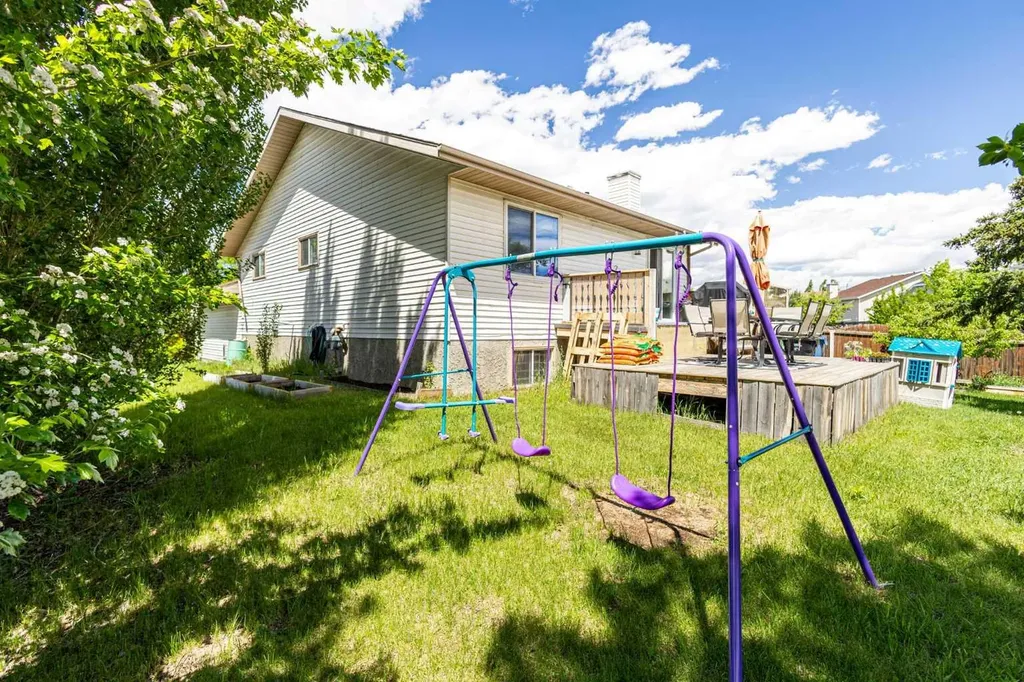 27 Erin Green Place SE Calgary AB T2B 3C2