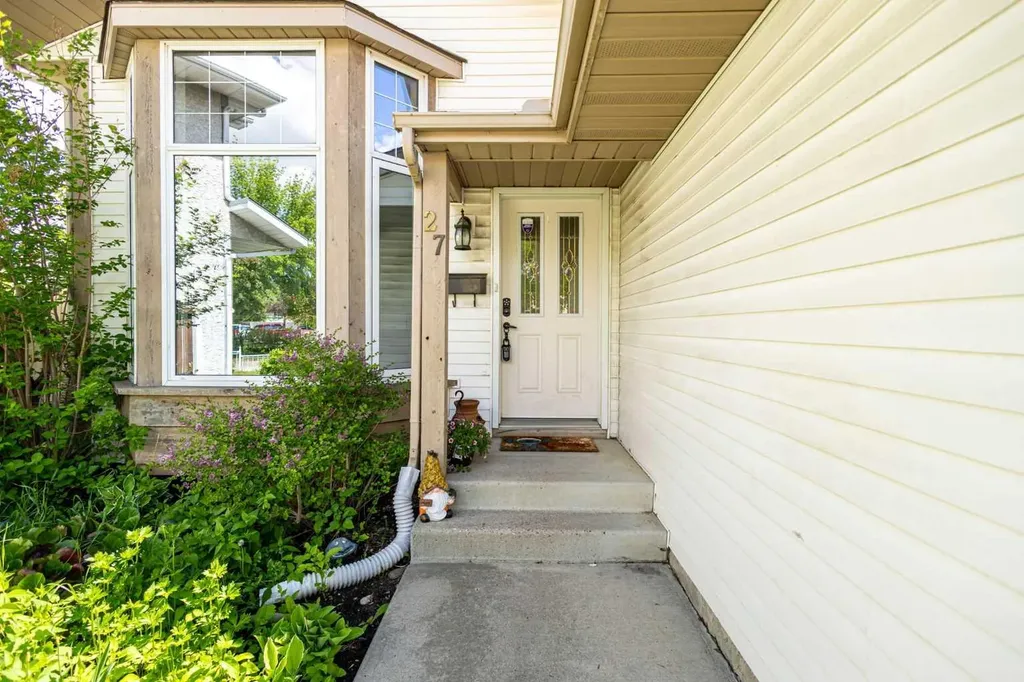 27 Erin Green Place SE Calgary AB T2B 3C2