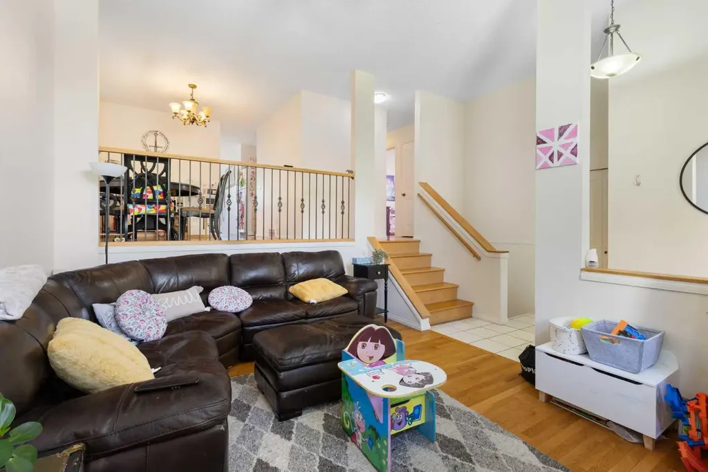 27 Erin Green Place SE Calgary AB T2B 3C2