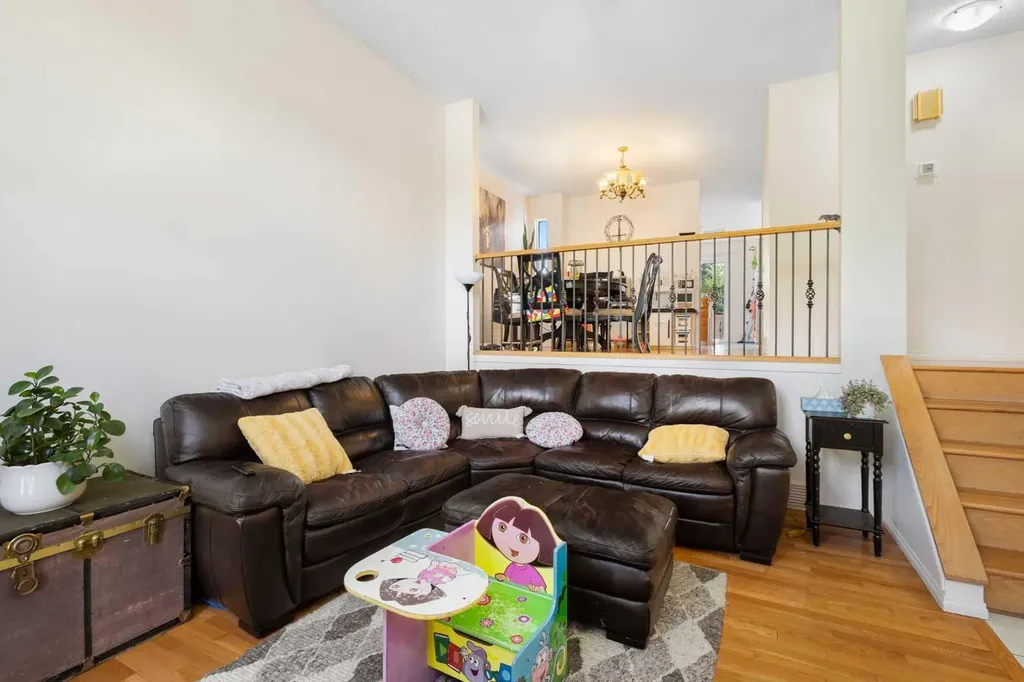 27 Erin Green Place SE Calgary AB T2B 3C2