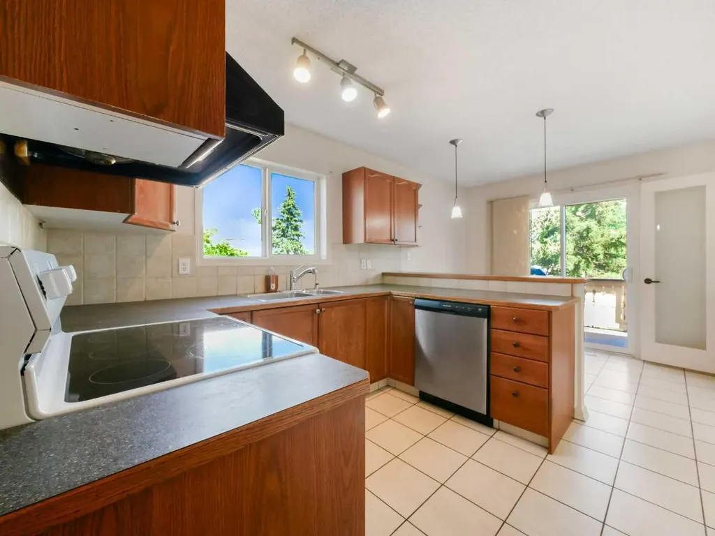 27 Erin Green Place SE Calgary AB T2B 3C2