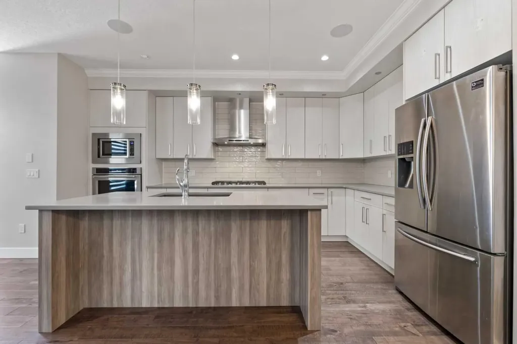 2807 36 Street SW Calgary AB T3E2Z9