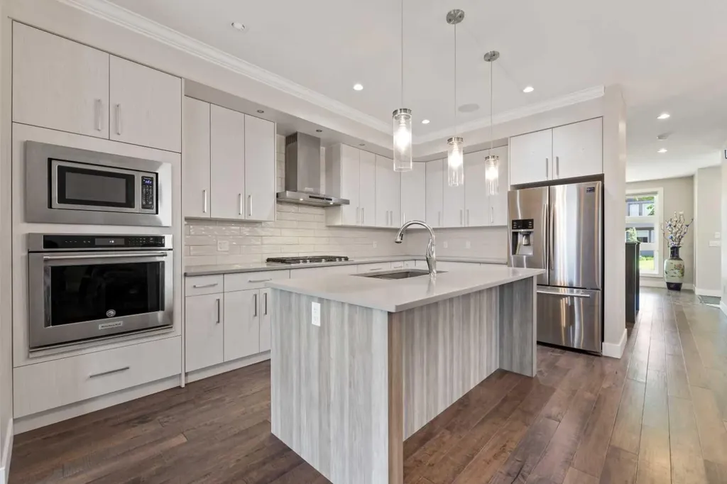 2807 36 Street SW Calgary AB T3E2Z9