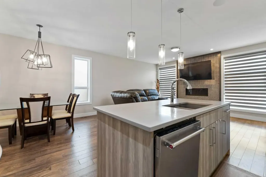 2807 36 Street SW Calgary AB T3E2Z9