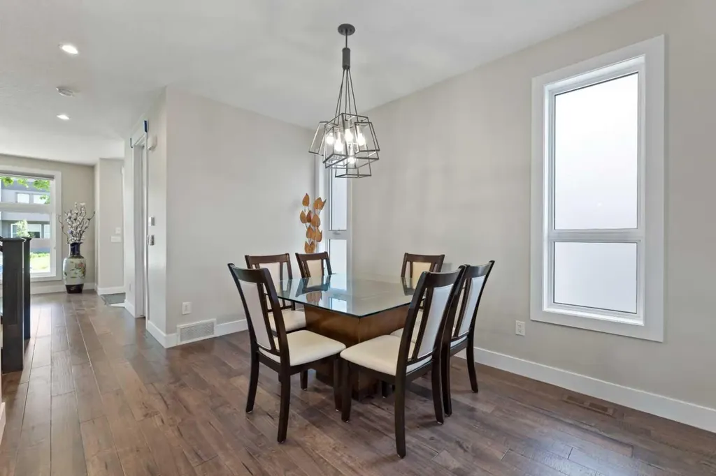 2807 36 Street SW Calgary AB T3E2Z9