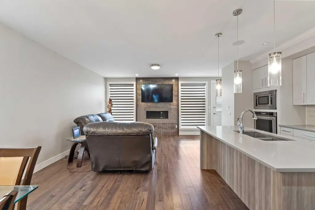 2807 36 Street SW Calgary AB T3E2Z9