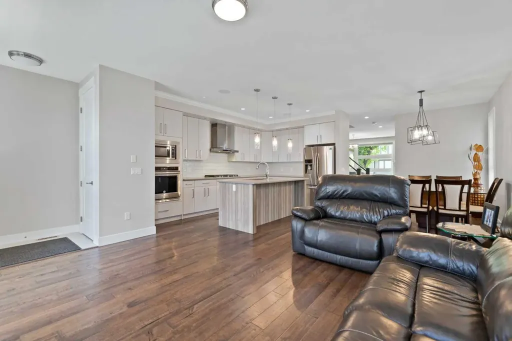 2807 36 Street SW Calgary AB T3E2Z9