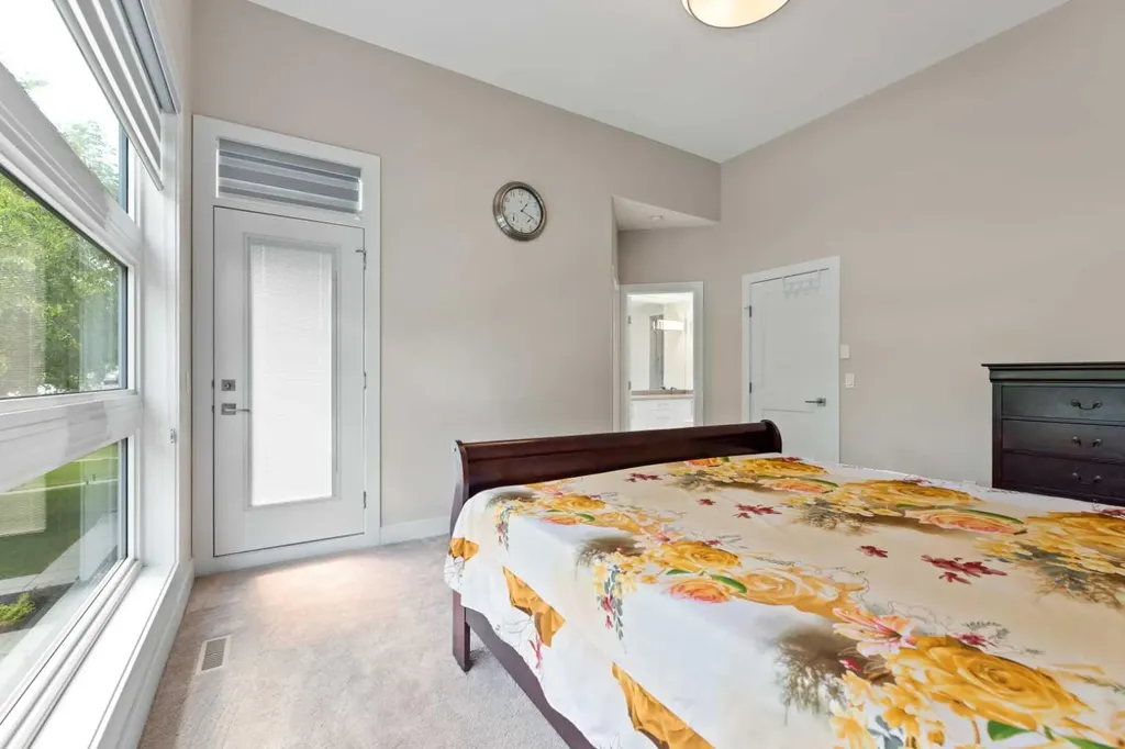 2807 36 Street SW Calgary AB T3E2Z9