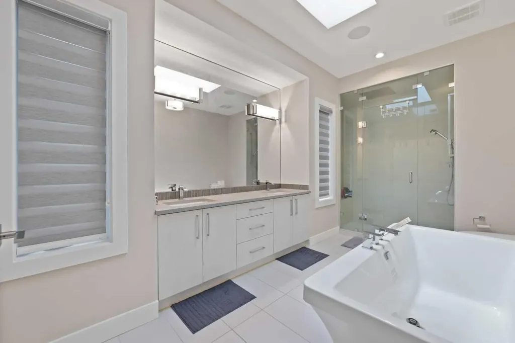 2807 36 Street SW Calgary AB T3E2Z9
