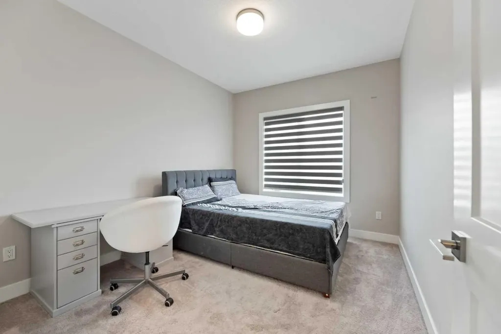 2807 36 Street SW Calgary AB T3E2Z9