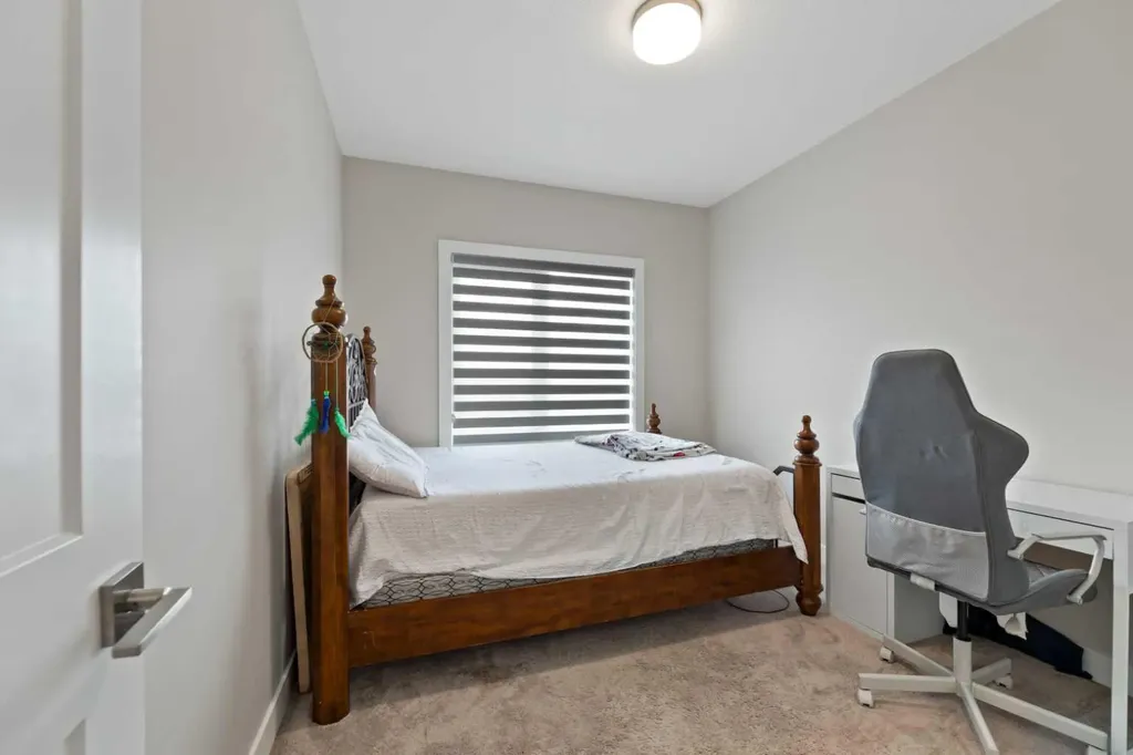 2807 36 Street SW Calgary AB T3E2Z9