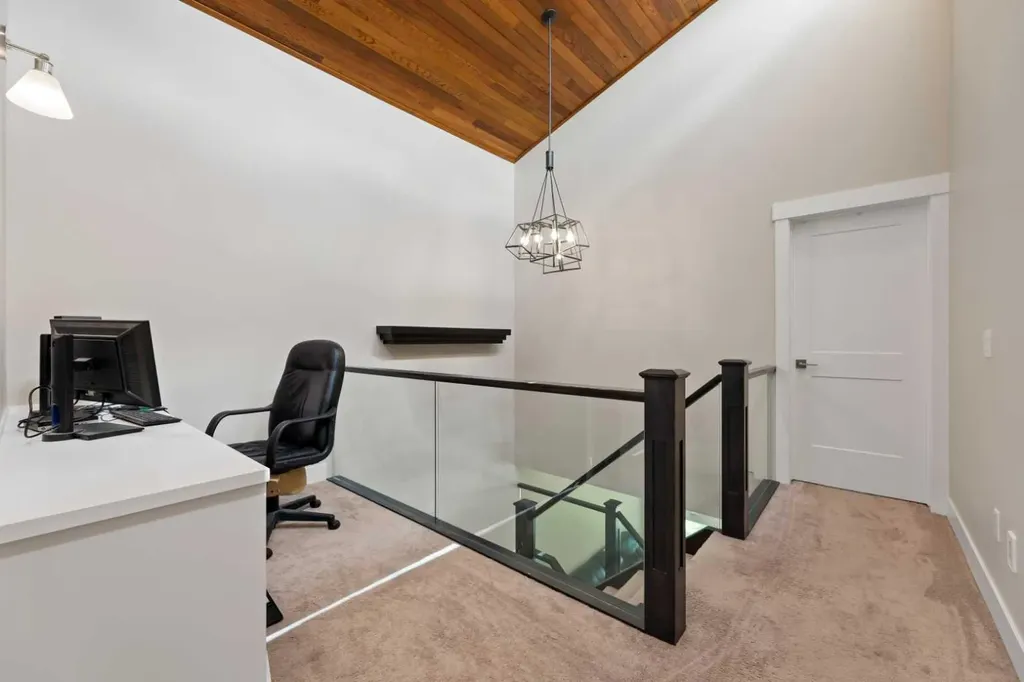 2807 36 Street SW Calgary AB T3E2Z9