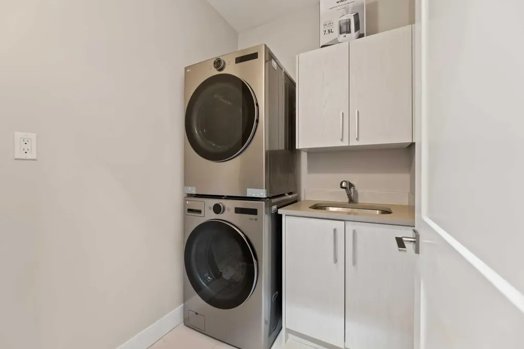2807 36 Street SW Calgary AB T3E2Z9