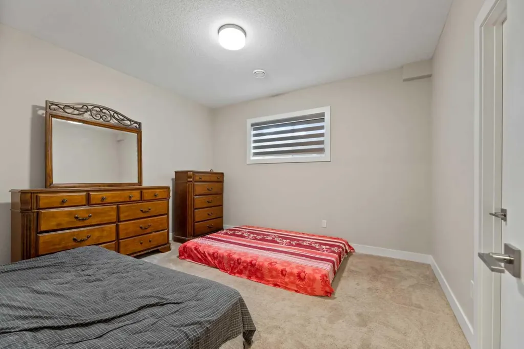 2807 36 Street SW Calgary AB T3E2Z9