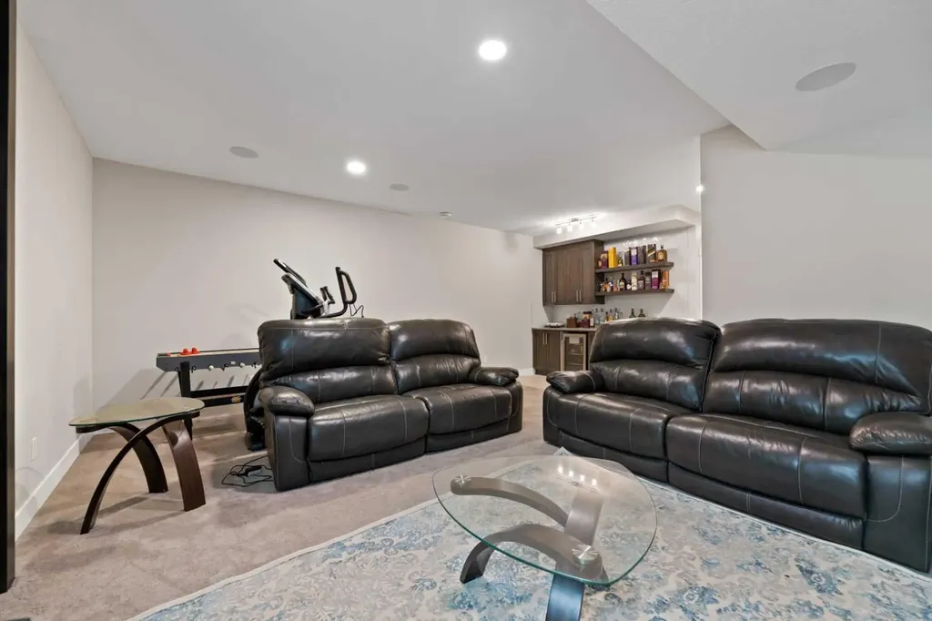 2807 36 Street SW Calgary AB T3E2Z9