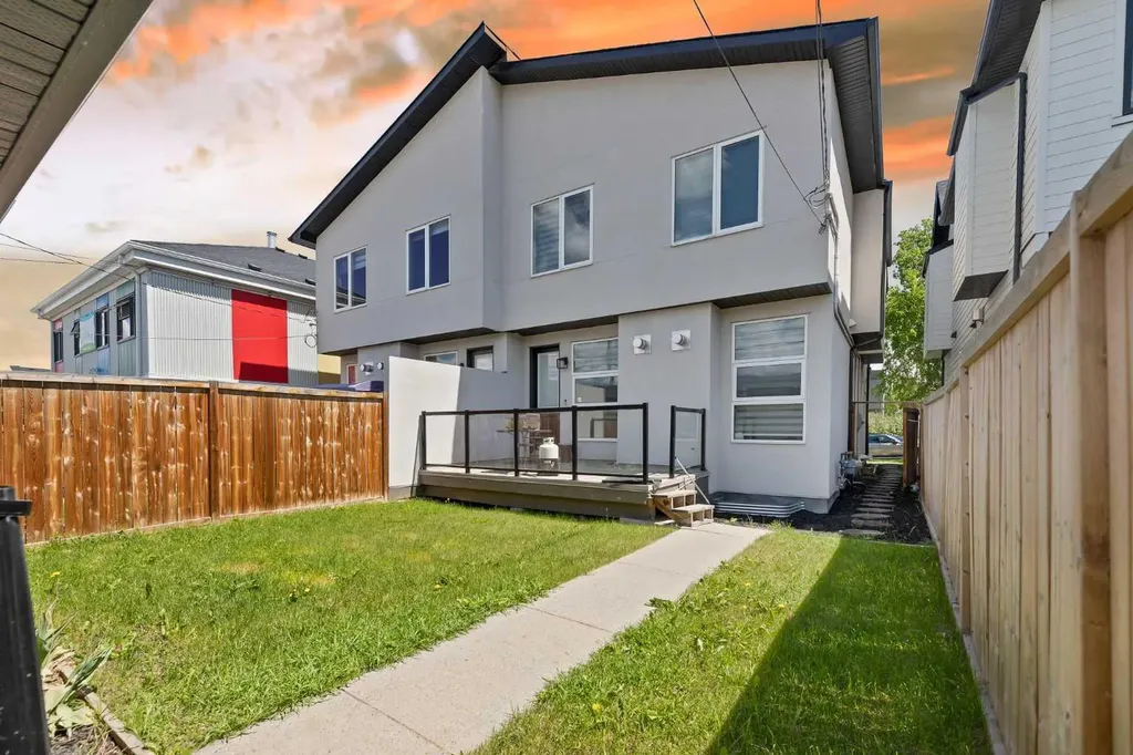 2807 36 Street SW Calgary AB T3E2Z9