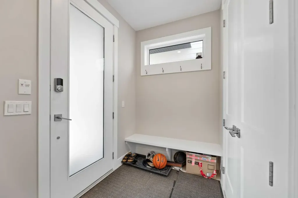 2807 36 Street SW Calgary AB T3E2Z9