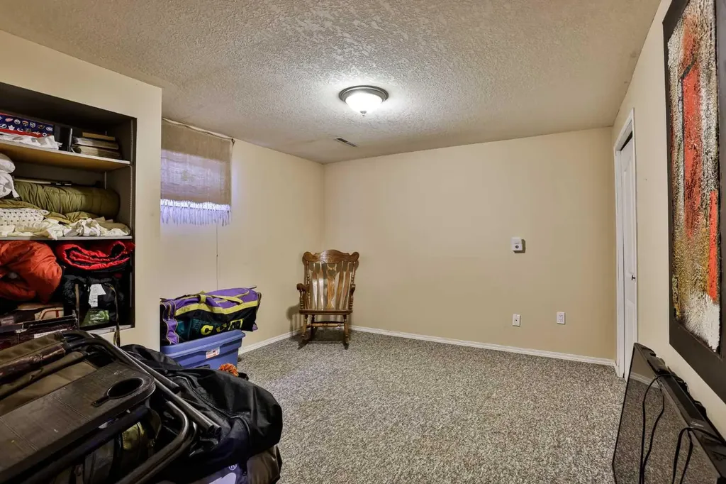 2700 12 Avenue N Lethbridge AB T1H 4A9