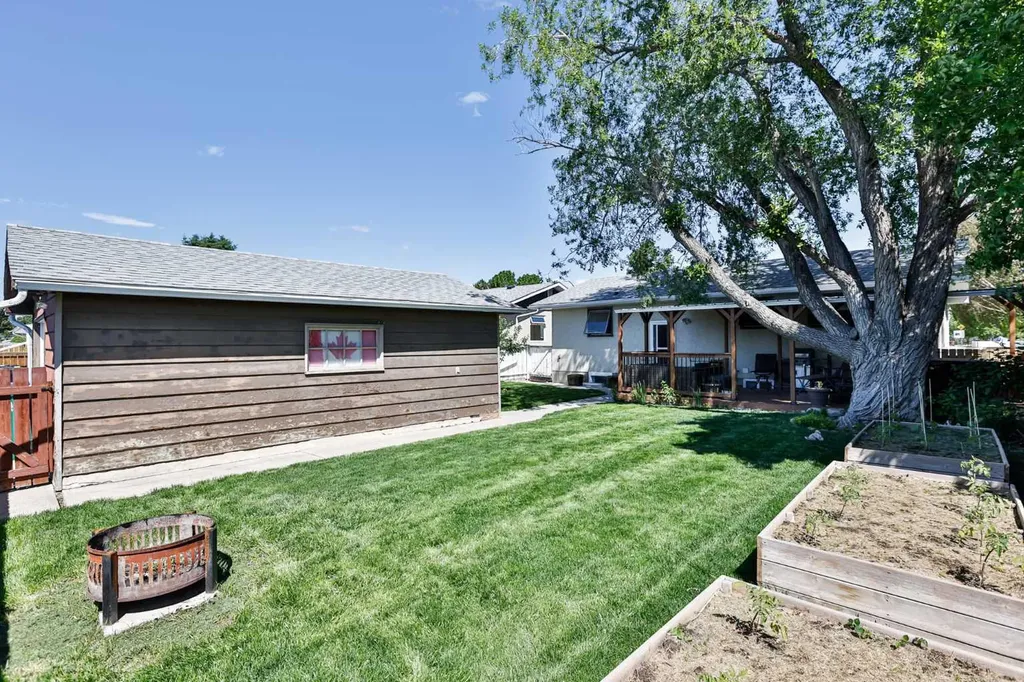 2700 12 Avenue N Lethbridge AB T1H 4A9