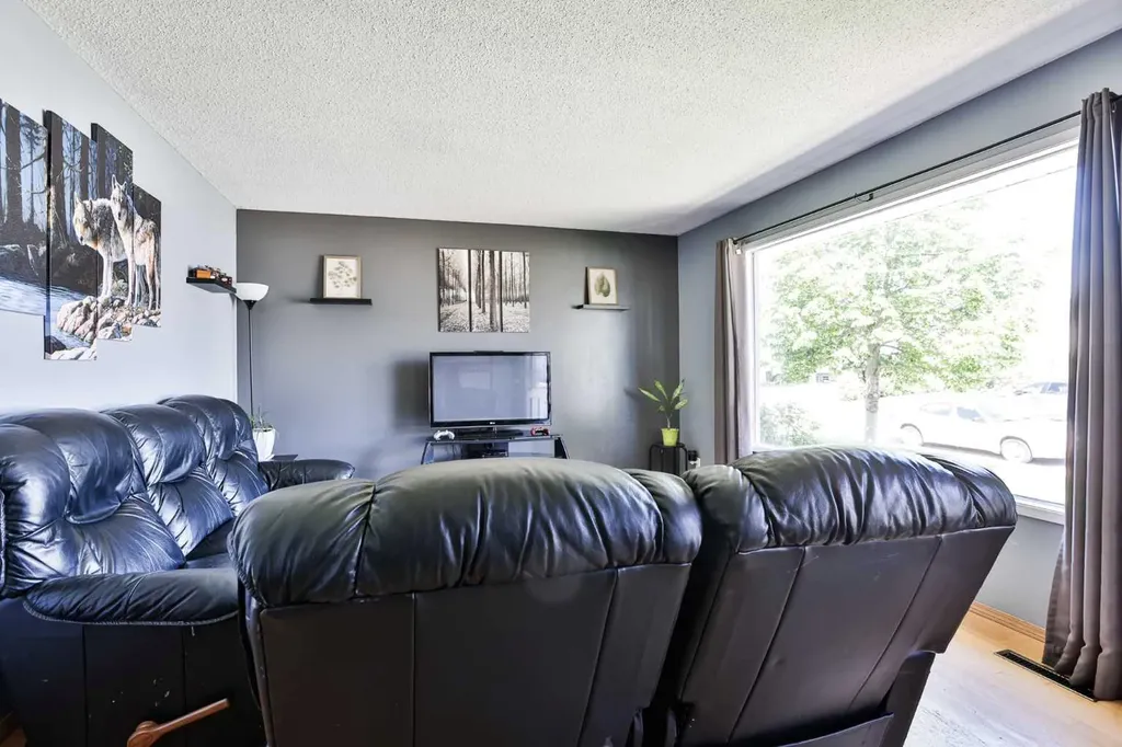 2700 12 Avenue N Lethbridge AB T1H 4A9