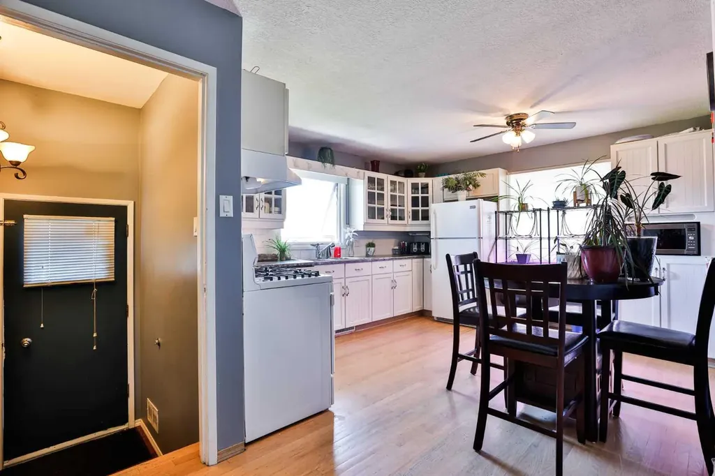 2700 12 Avenue N Lethbridge AB T1H 4A9