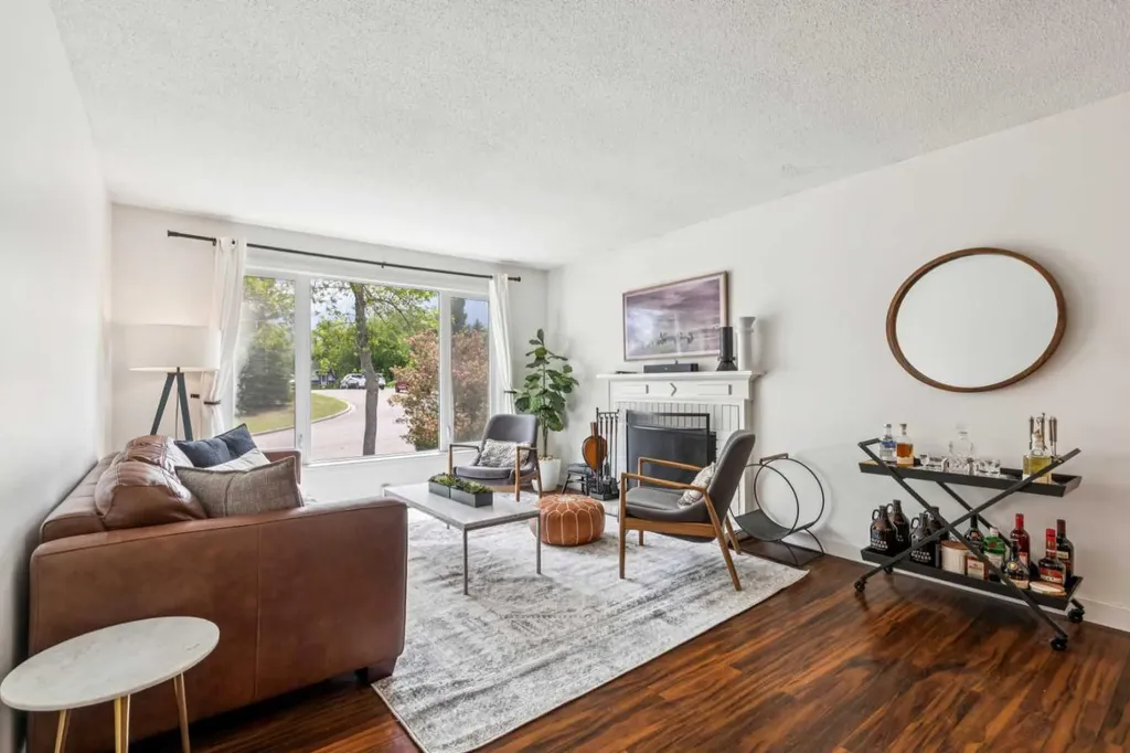 12019 Canfield Green SW Calgary AB T2W 1V3
