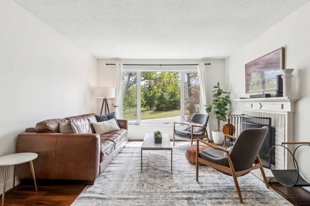 12019 Canfield Green SW Calgary AB T2W 1V3