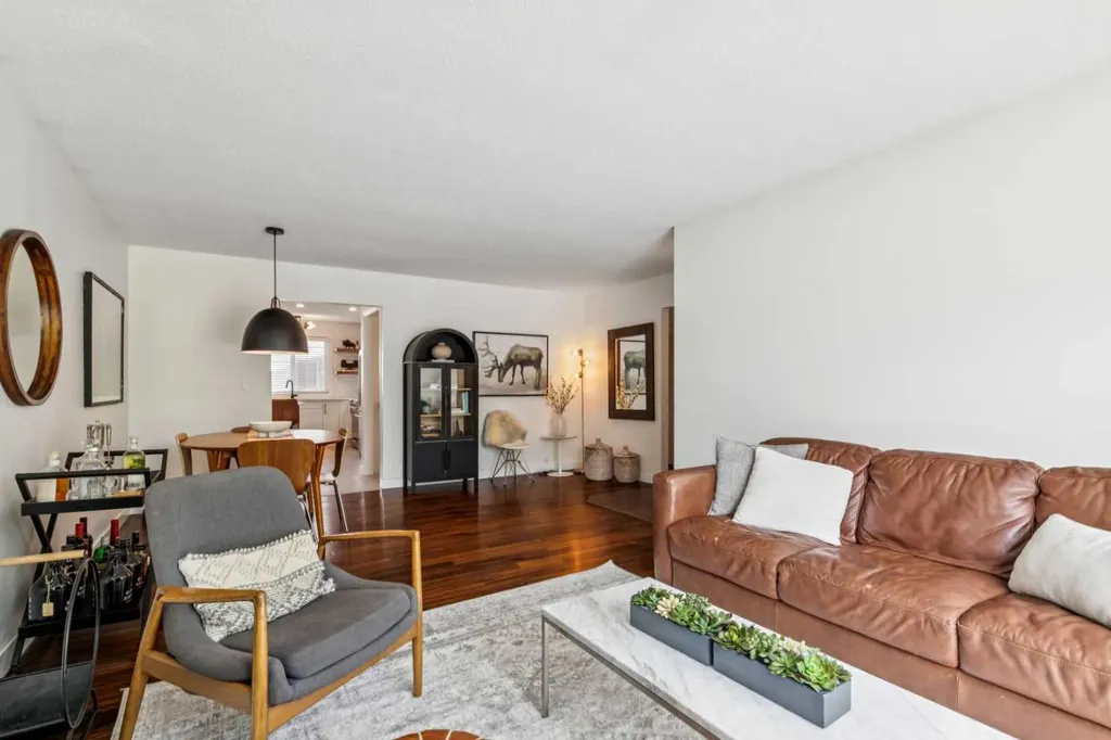 12019 Canfield Green SW Calgary AB T2W 1V3