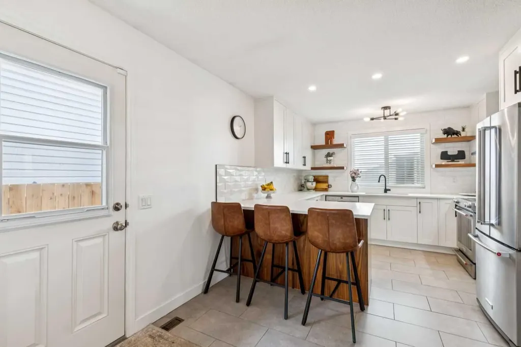 12019 Canfield Green SW Calgary AB T2W 1V3