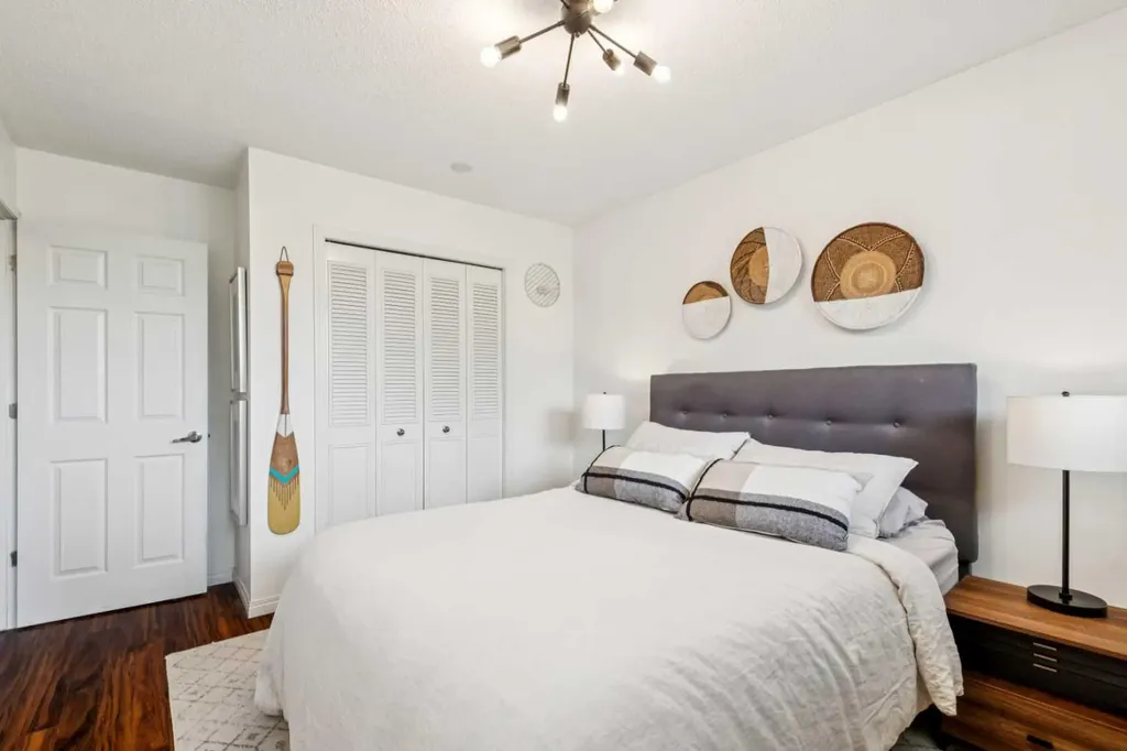 12019 Canfield Green SW Calgary AB T2W 1V3