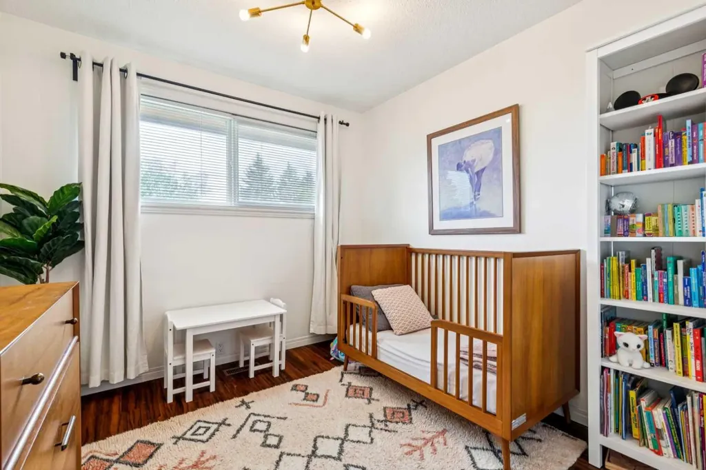 12019 Canfield Green SW Calgary AB T2W 1V3