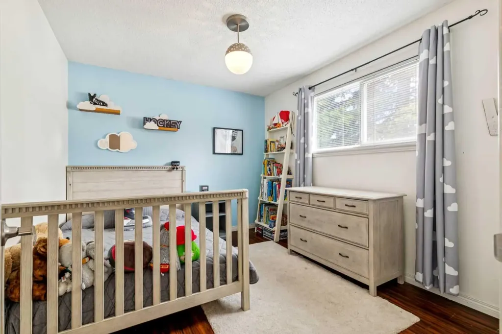 12019 Canfield Green SW Calgary AB T2W 1V3