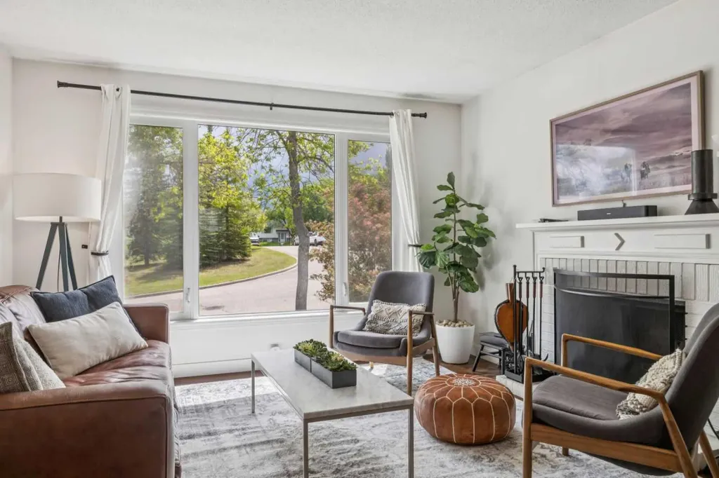 12019 Canfield Green SW Calgary AB T2W 1V3