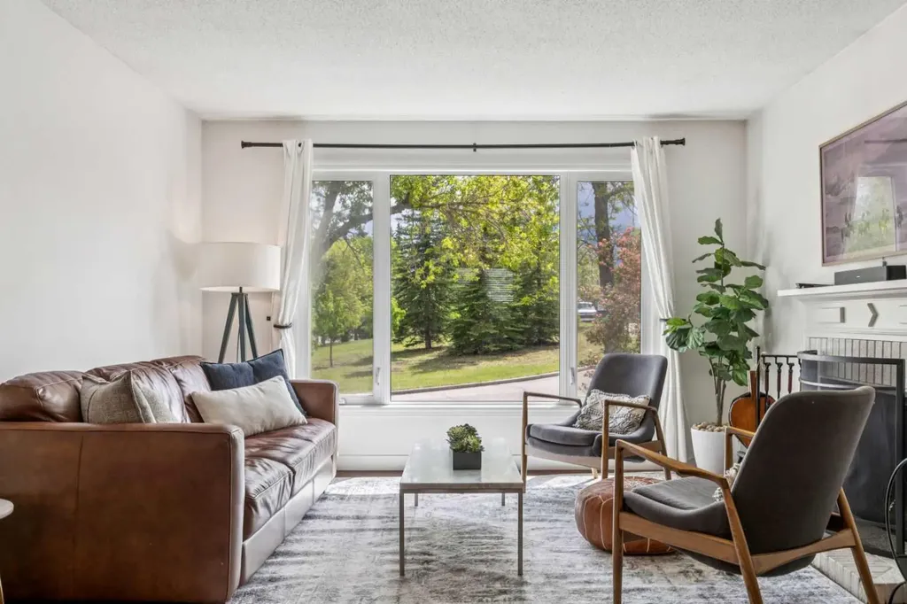 12019 Canfield Green SW Calgary AB T2W 1V3