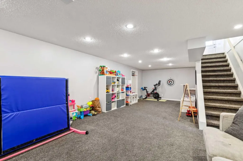 12019 Canfield Green SW Calgary AB T2W 1V3
