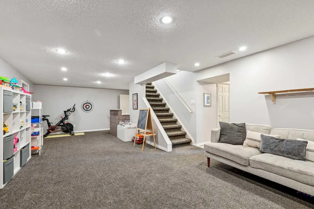 12019 Canfield Green SW Calgary AB T2W 1V3