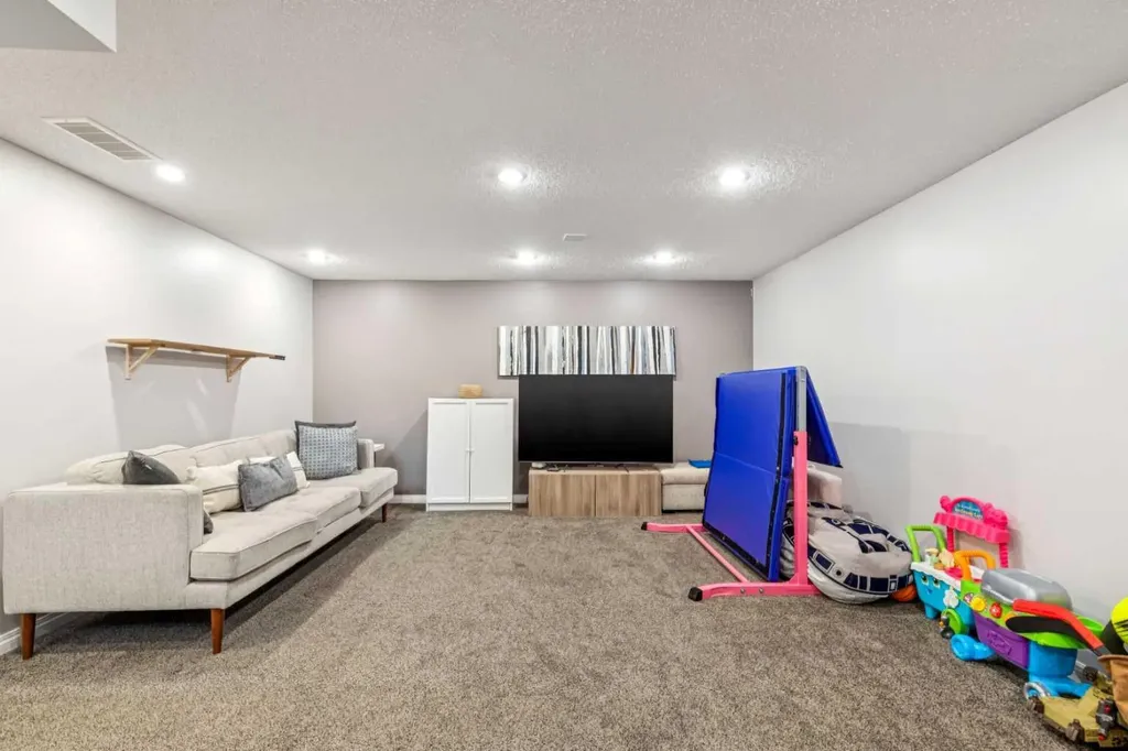 12019 Canfield Green SW Calgary AB T2W 1V3