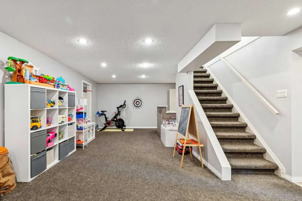 12019 Canfield Green SW Calgary AB T2W 1V3