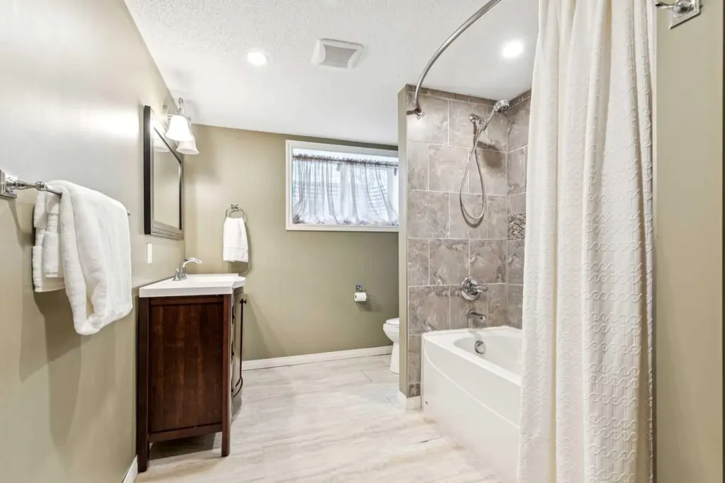 12019 Canfield Green SW Calgary AB T2W 1V3