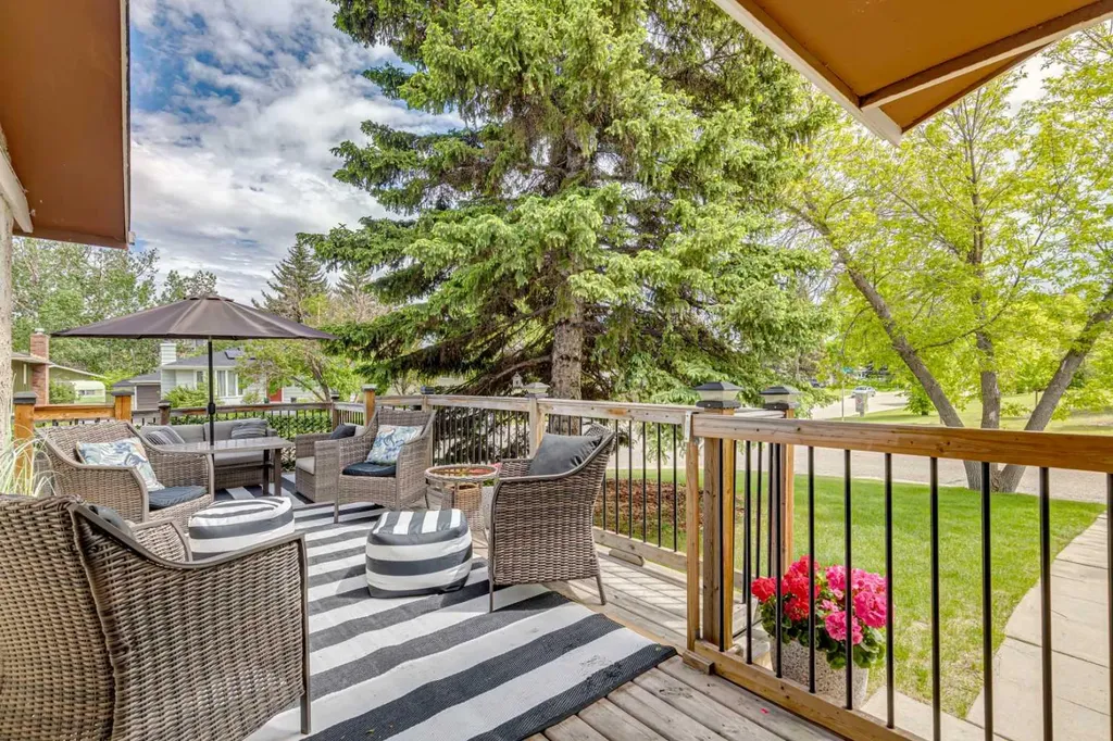 12019 Canfield Green SW Calgary AB T2W 1V3