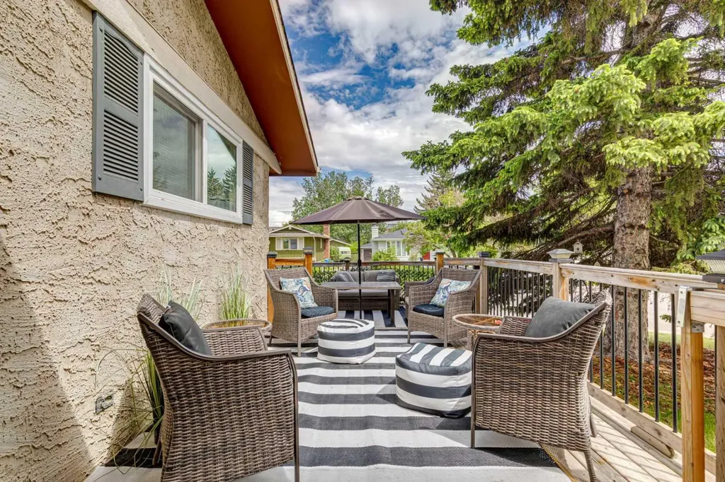 12019 Canfield Green SW Calgary AB T2W 1V3