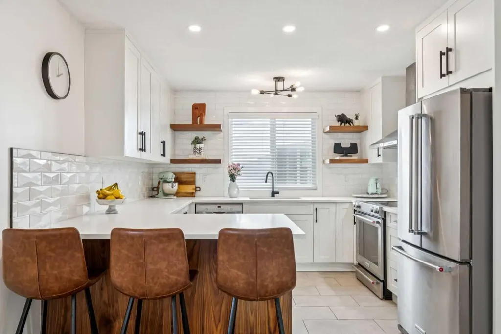 12019 Canfield Green SW Calgary AB T2W 1V3