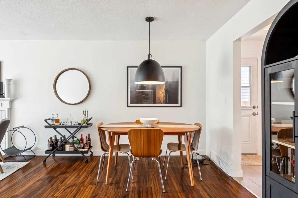 12019 Canfield Green SW Calgary AB T2W 1V3