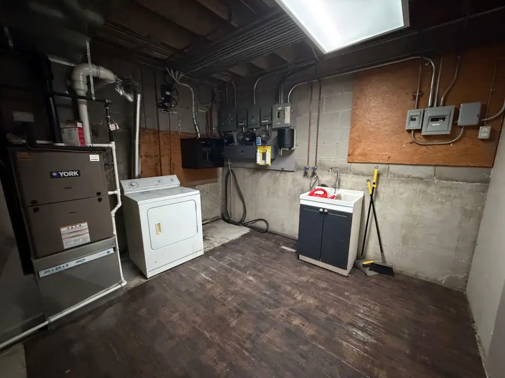 5019 50 Street Lloydminster AB T9V0L9