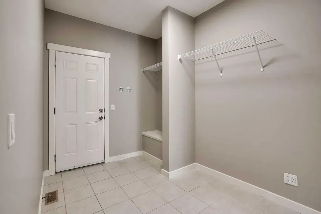 22 Sherwood Road NW Calgary AB T3R 0N8