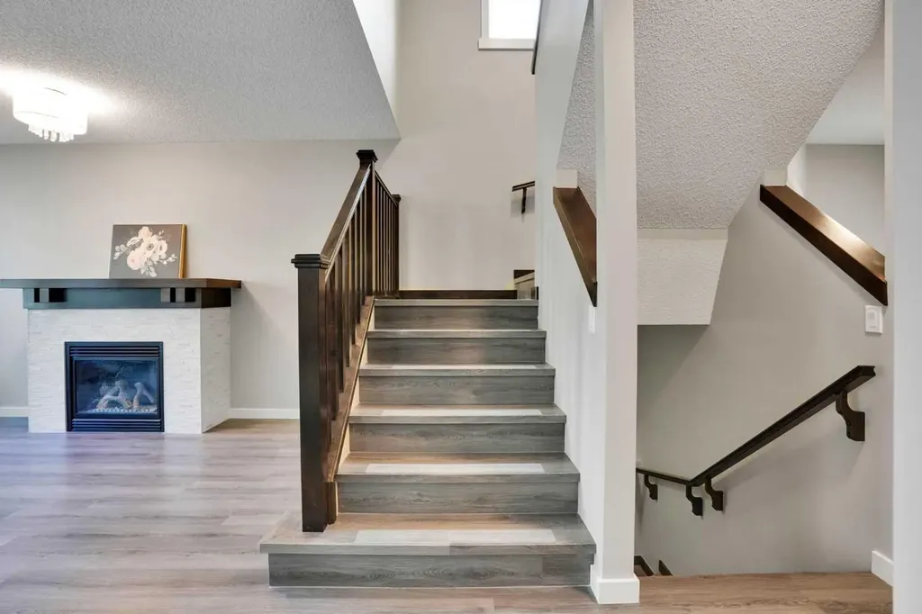 22 Sherwood Road NW Calgary AB T3R 0N8