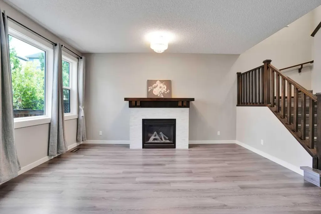 22 Sherwood Road NW Calgary AB T3R 0N8
