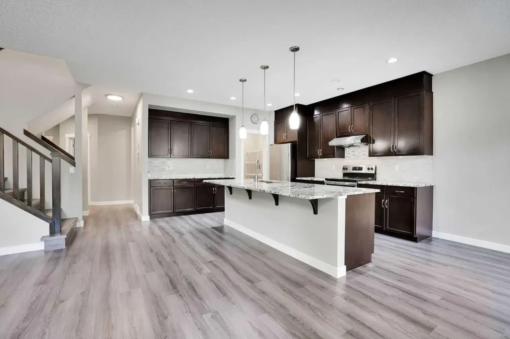 22 Sherwood Road NW Calgary AB T3R 0N8
