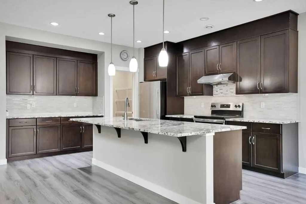 22 Sherwood Road NW Calgary AB T3R 0N8